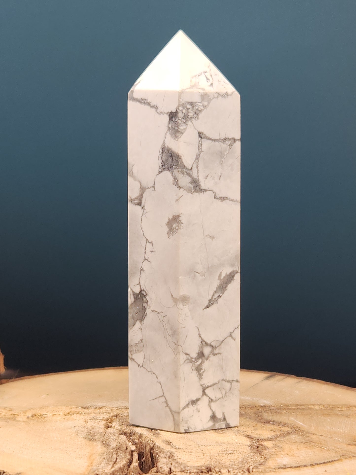 Howlite Tower HT-003S3-125