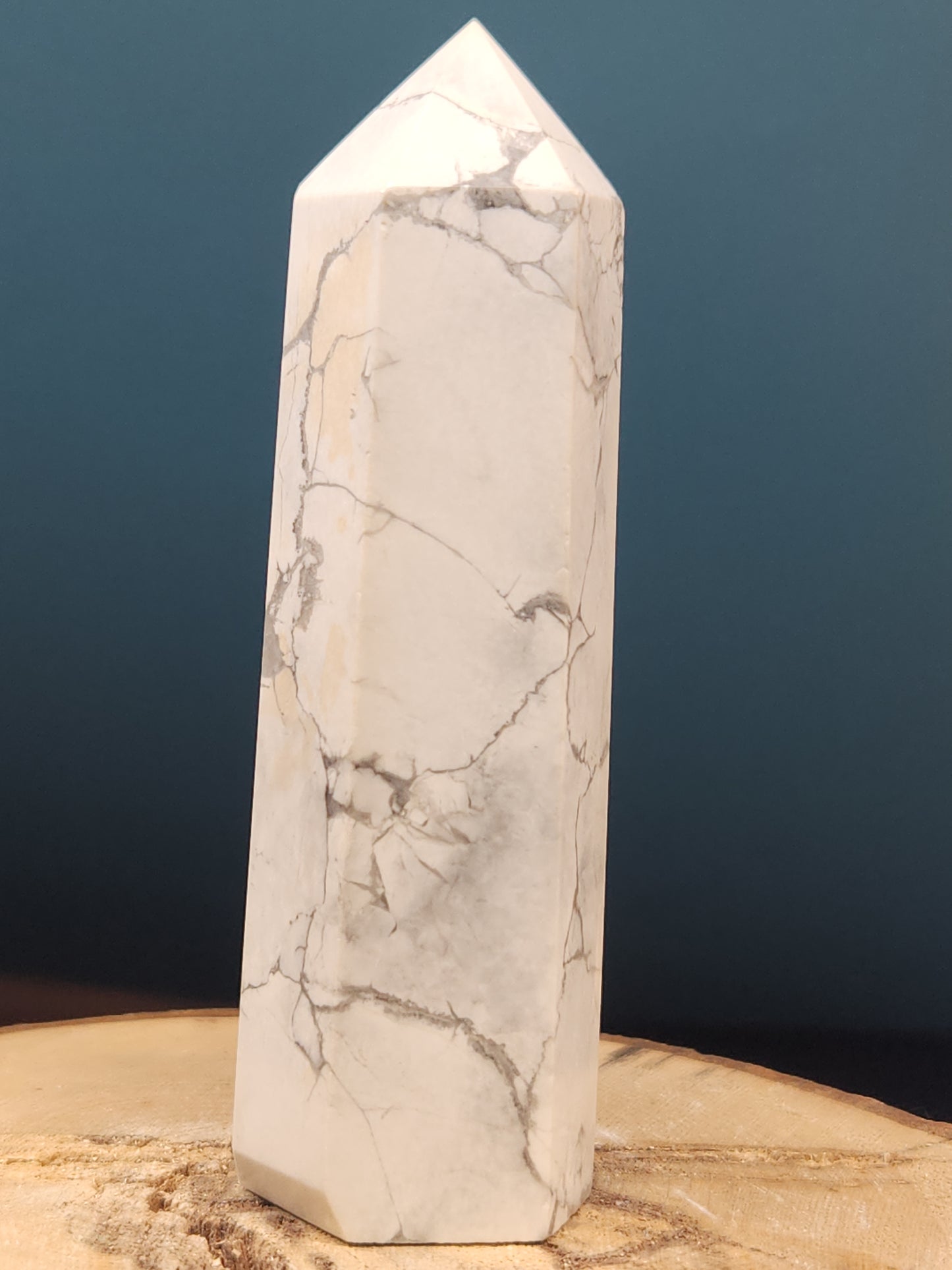 Howlite Tower HT-001S3-149