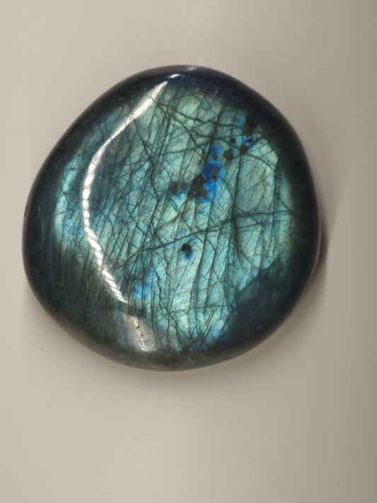 Labradorite Palmstone 128g